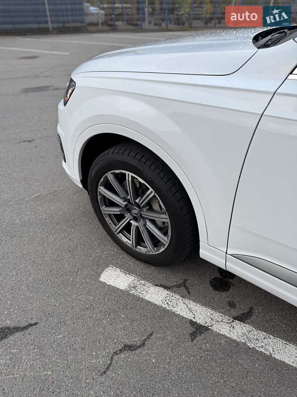 Позашляховик / Кросовер Audi Q7 2019 в Дніпрі