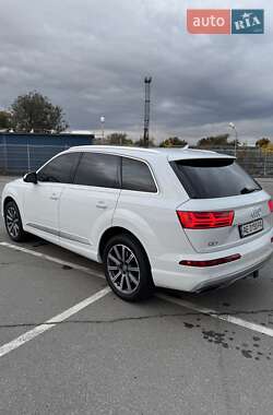 Позашляховик / Кросовер Audi Q7 2019 в 