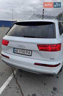 Позашляховик / Кросовер Audi Q7 2019 в 