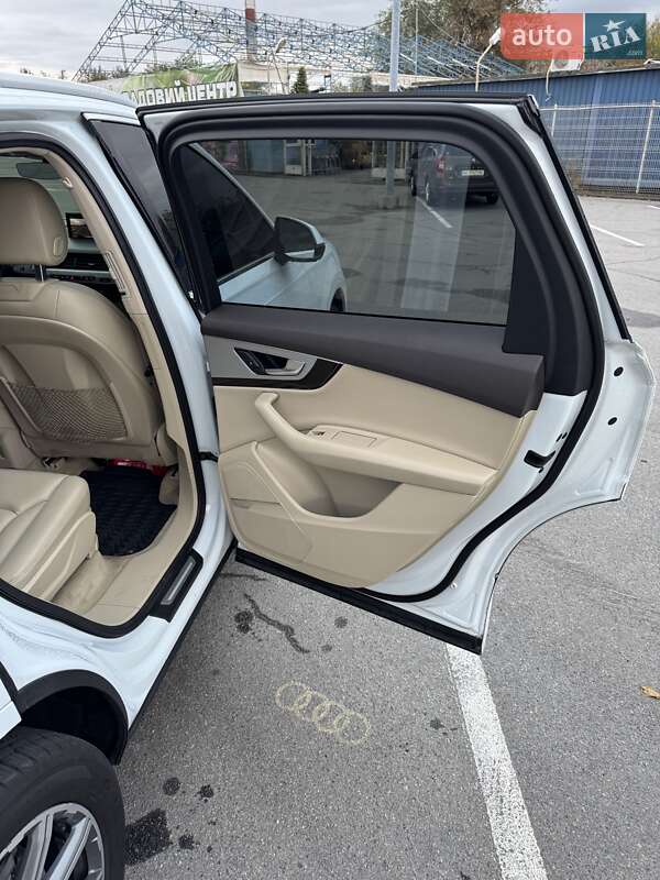 Позашляховик / Кросовер Audi Q7 2019 в Дніпрі