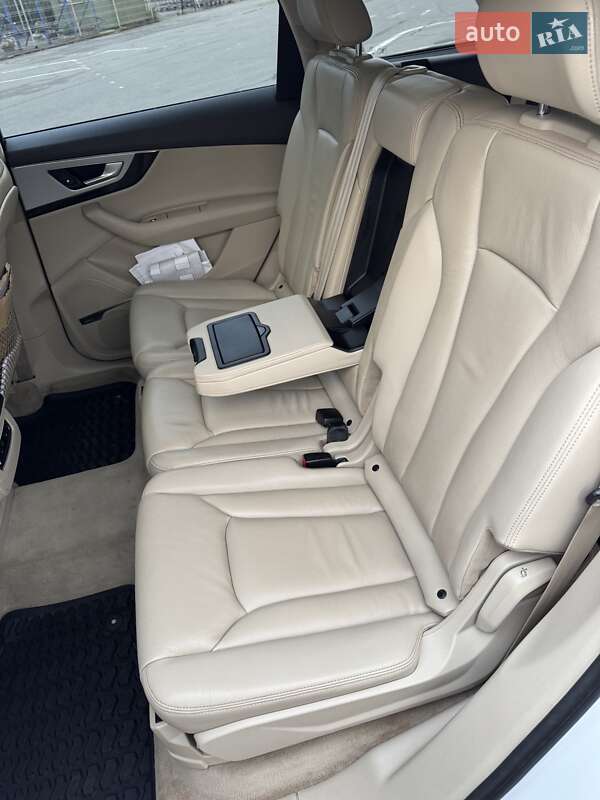 Позашляховик / Кросовер Audi Q7 2019 в Дніпрі