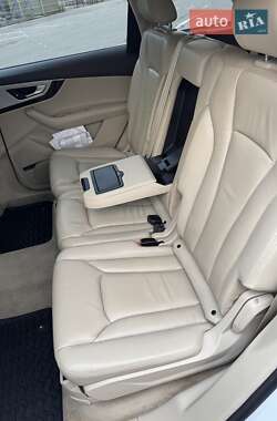 Позашляховик / Кросовер Audi Q7 2019 в 