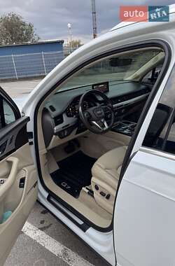 Позашляховик / Кросовер Audi Q7 2019 в 