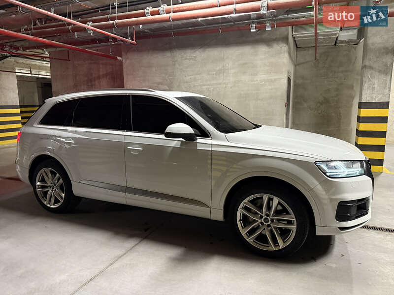 Внедорожник / Кроссовер Audi Q7 2015 в Ровно