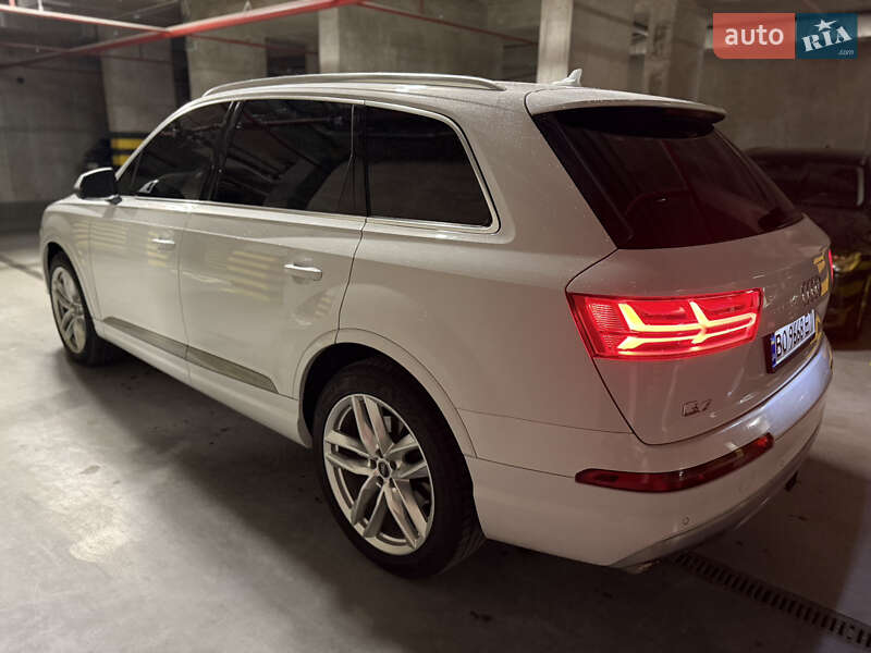 Внедорожник / Кроссовер Audi Q7 2015 в Ровно
