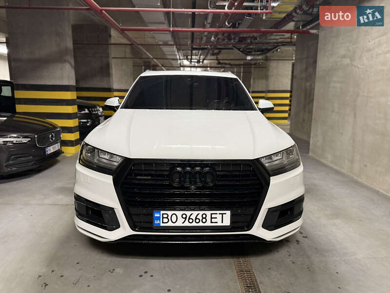 Внедорожник / Кроссовер Audi Q7 2015 в Ровно
