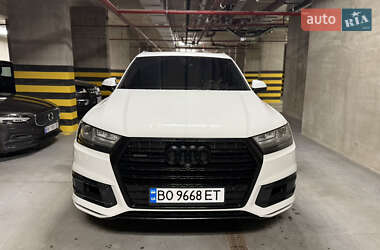 Позашляховик / Кросовер Audi Q7 2015 в 