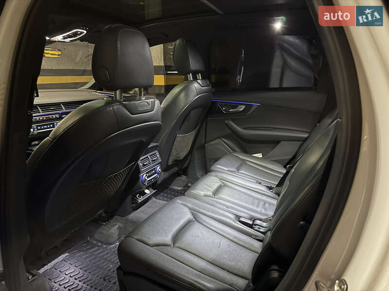 Внедорожник / Кроссовер Audi Q7 2015 в Ровно