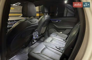 Позашляховик / Кросовер Audi Q7 2015 в 