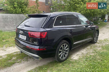 Позашляховик / Кросовер Audi Q7 2017 в 