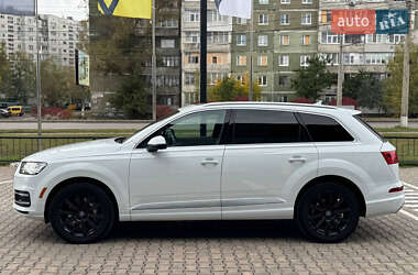 Позашляховик / Кросовер Audi Q7 2016 в 