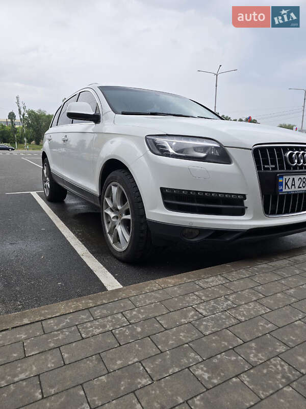 Позашляховик / Кросовер Audi Q7 2013 в Києві