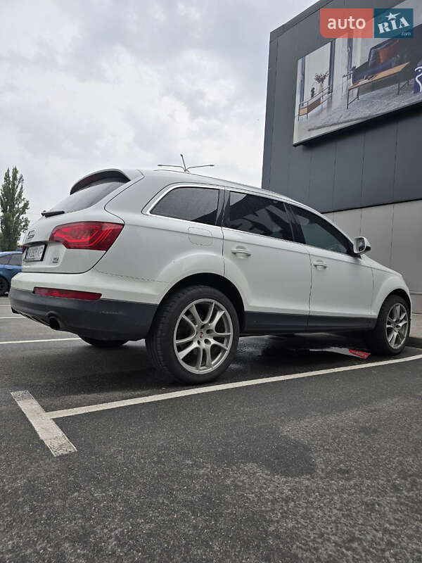 Позашляховик / Кросовер Audi Q7 2013 в Києві