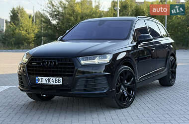 Позашляховик / Кросовер Audi Q7 2015 в 