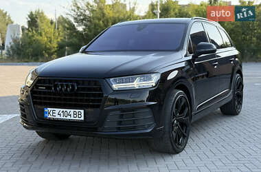 Позашляховик / Кросовер Audi Q7 2015 в 