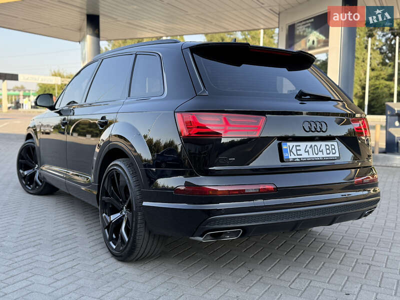 Позашляховик / Кросовер Audi Q7 2015 в Дніпрі