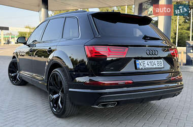 Позашляховик / Кросовер Audi Q7 2015 в 