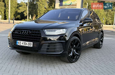 Позашляховик / Кросовер Audi Q7 2015 в 