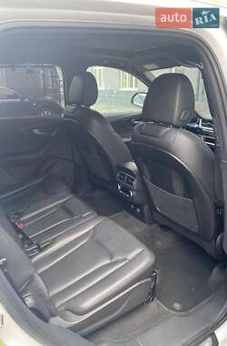 Внедорожник / Кроссовер Audi Q7 2018 в 
