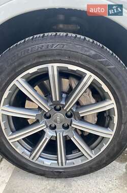 Внедорожник / Кроссовер Audi Q7 2018 в 