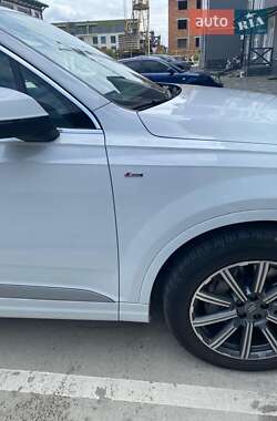 Внедорожник / Кроссовер Audi Q7 2018 в 