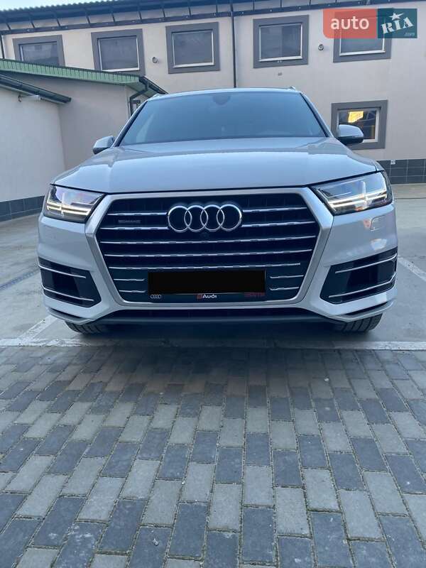 Внедорожник / Кроссовер Audi Q7 2018 в 