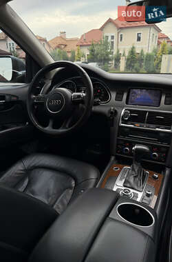 Позашляховик / Кросовер Audi Q7 2012 в 