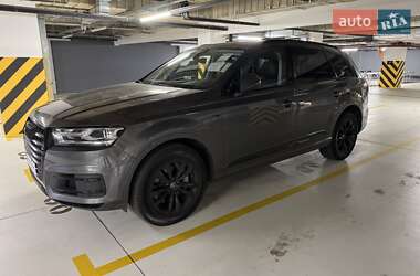 Позашляховик / Кросовер Audi Q7 2018 в 
