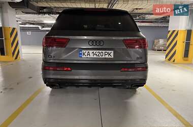 Позашляховик / Кросовер Audi Q7 2018 в 