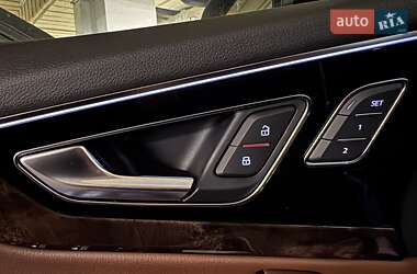 Позашляховик / Кросовер Audi Q7 2018 в 