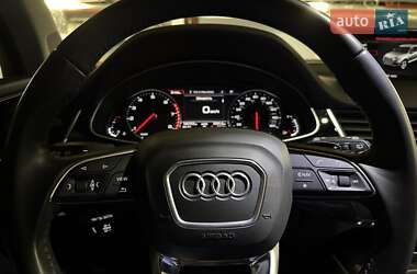 Позашляховик / Кросовер Audi Q7 2018 в 