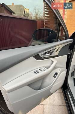 Внедорожник / Кроссовер Audi Q7 2018 в 