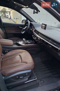 Позашляховик / Кросовер Audi Q7 2016 в 