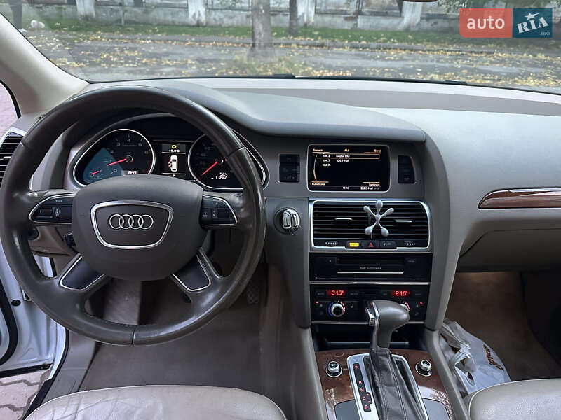 Позашляховик / Кросовер Audi Q7 2013 в Львові