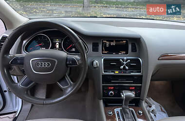 Позашляховик / Кросовер Audi Q7 2013 в 