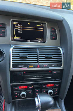 Позашляховик / Кросовер Audi Q7 2015 в 