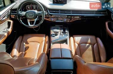 Позашляховик / Кросовер Audi Q7 2018 в 