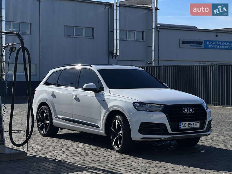 Позашляховик / Кросовер Audi Q7 2019 в Мукачевому