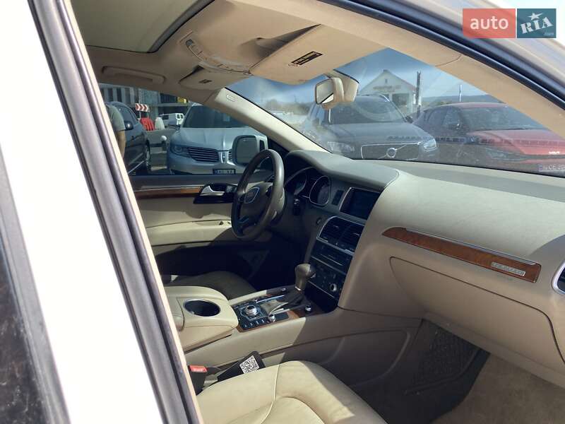 Позашляховик / Кросовер Audi Q7 2013 в Ужгороді