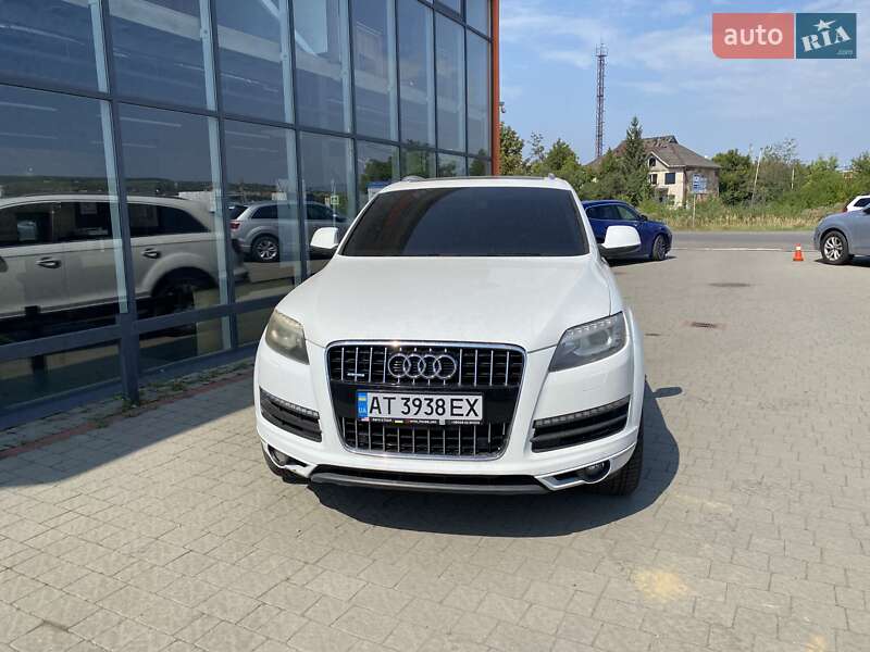 Внедорожник / Кроссовер Audi Q7 2013 в 