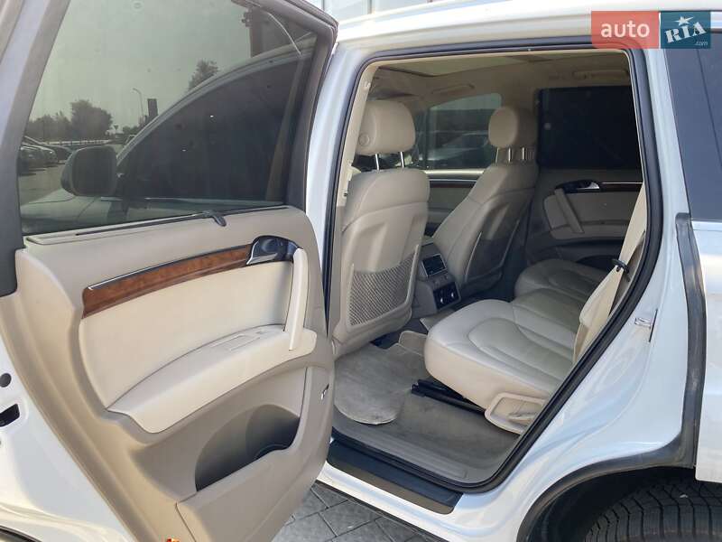 Позашляховик / Кросовер Audi Q7 2013 в Ужгороді