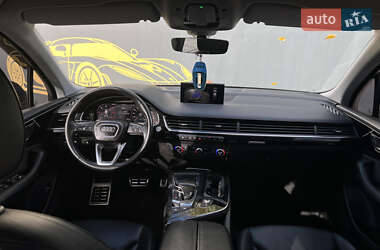Позашляховик / Кросовер Audi Q7 2017 в 
