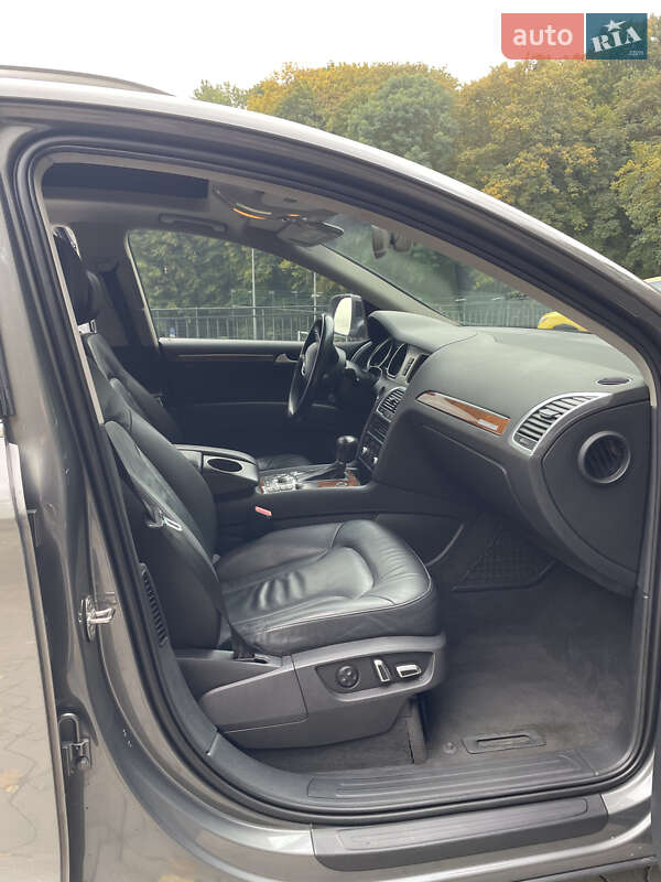 Позашляховик / Кросовер Audi Q7 2015 в Києві