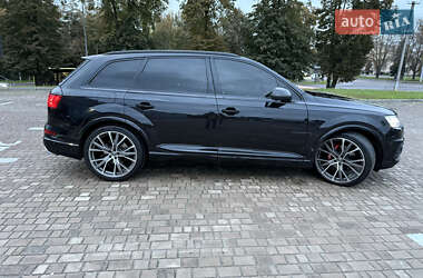 Внедорожник / Кроссовер Audi Q7 2016 в 