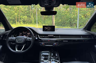 Внедорожник / Кроссовер Audi Q7 2017 в 