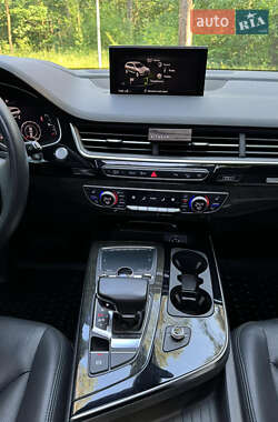 Внедорожник / Кроссовер Audi Q7 2017 в 