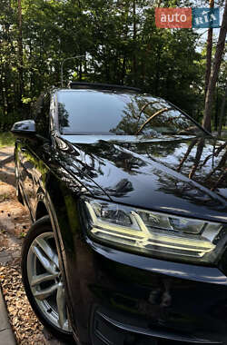 Внедорожник / Кроссовер Audi Q7 2017 в 