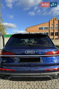 Позашляховик / Кросовер Audi Q7 2020 в 