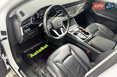 Внедорожник / Кроссовер Audi Q7 2022 в 