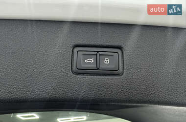 Внедорожник / Кроссовер Audi Q7 2022 в 